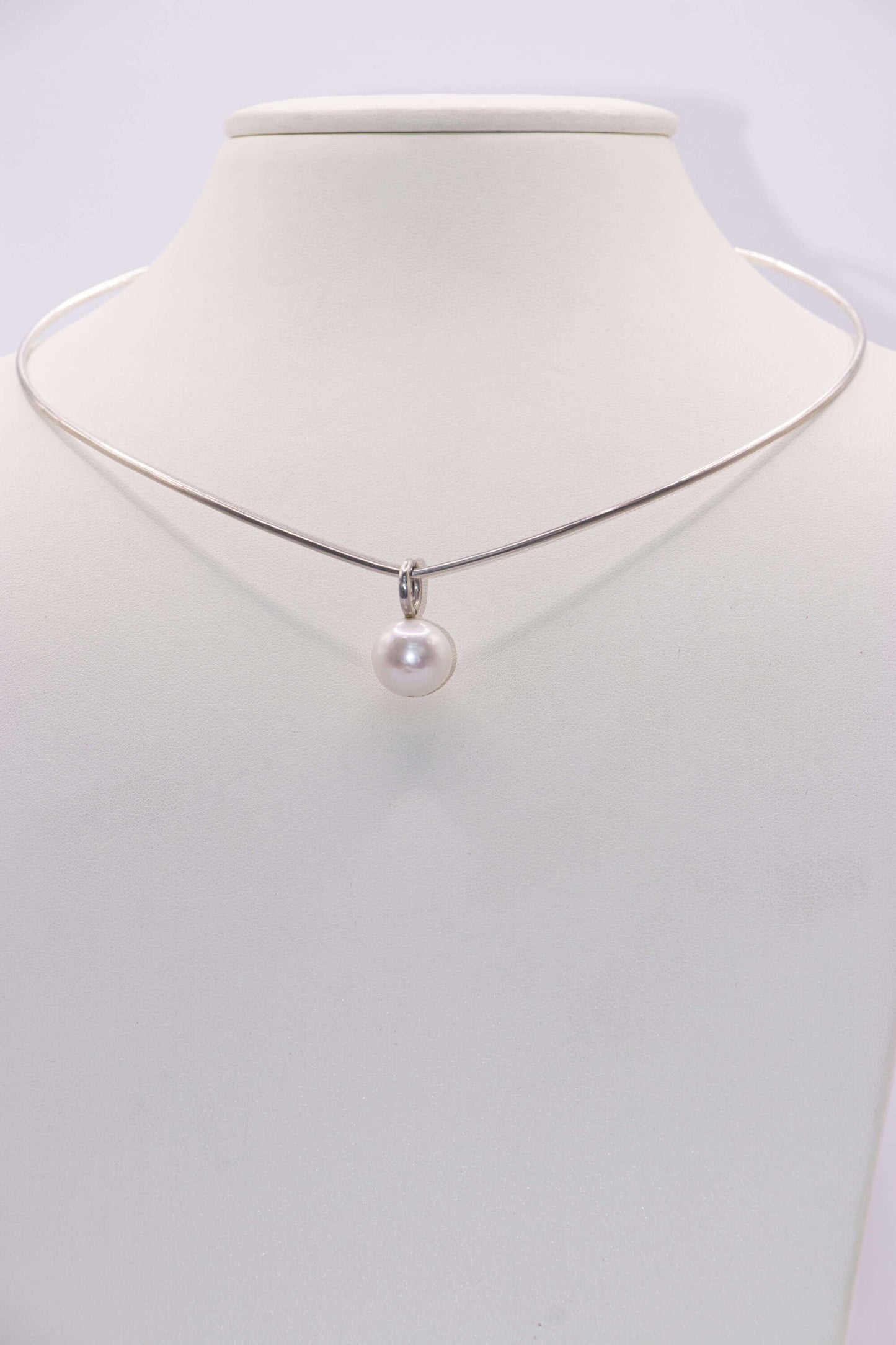 COLLIER - RIGIDE ARGENT ET PERLE D'EAU DOUCE