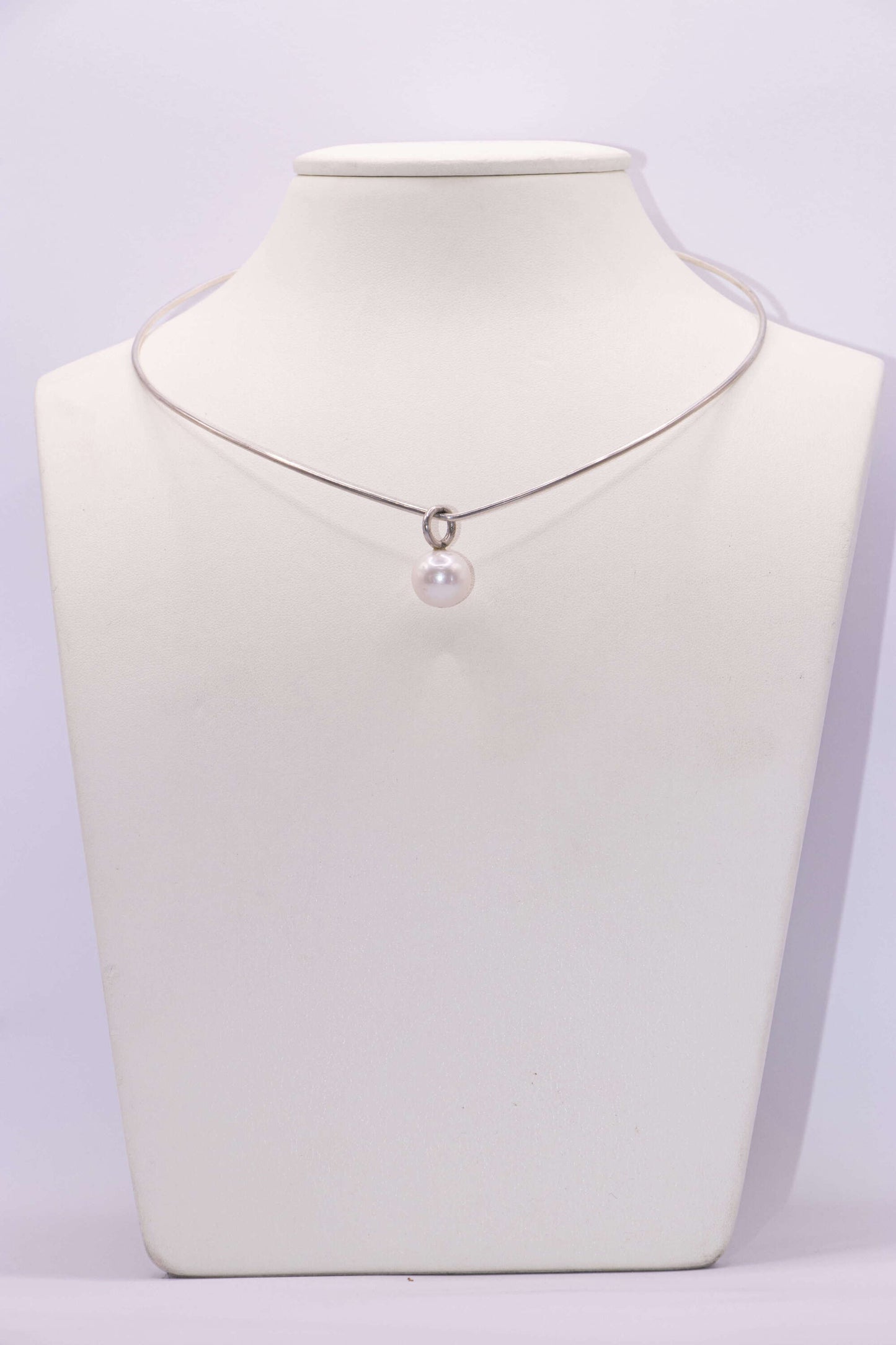 COLLIER - RIGIDE ARGENT ET PERLE D'EAU DOUCE