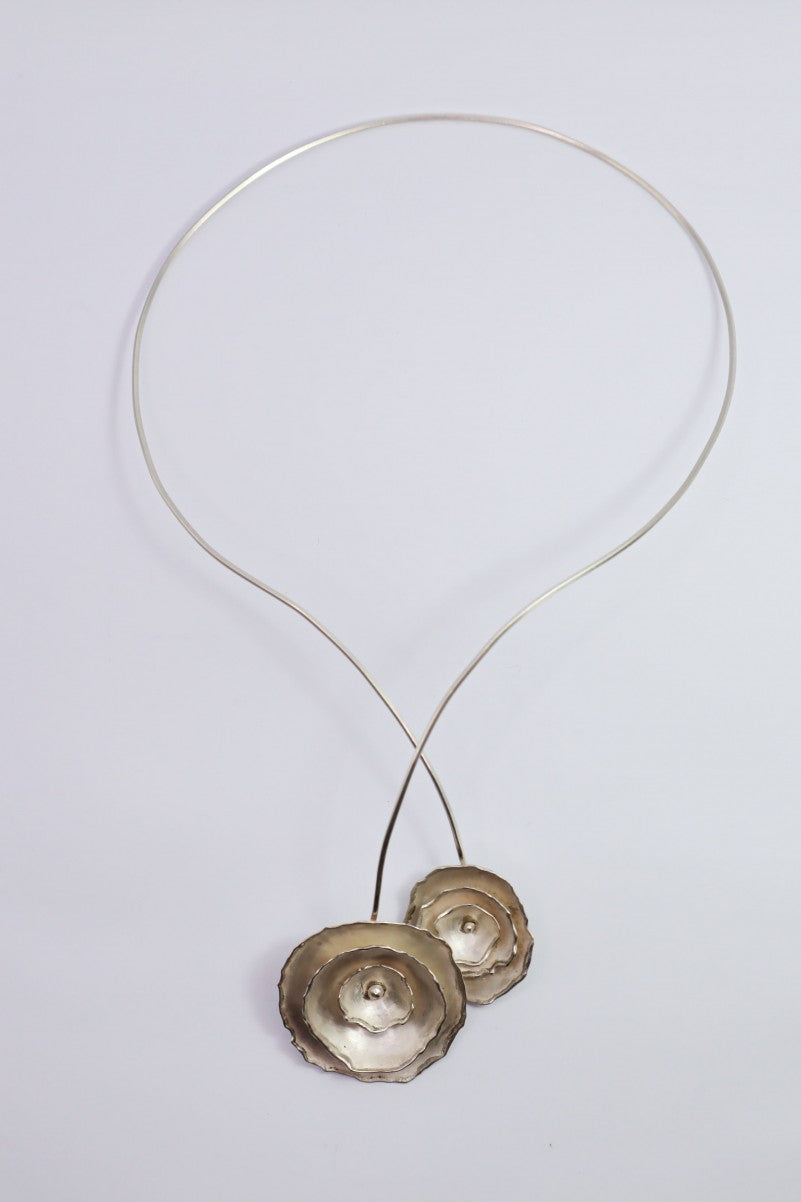 COLLIER - TORQUE NYMPHÉA ARGENT